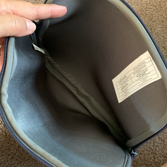 Belkin cover. Very clean  I believe it was never used - Picture 3 of 6